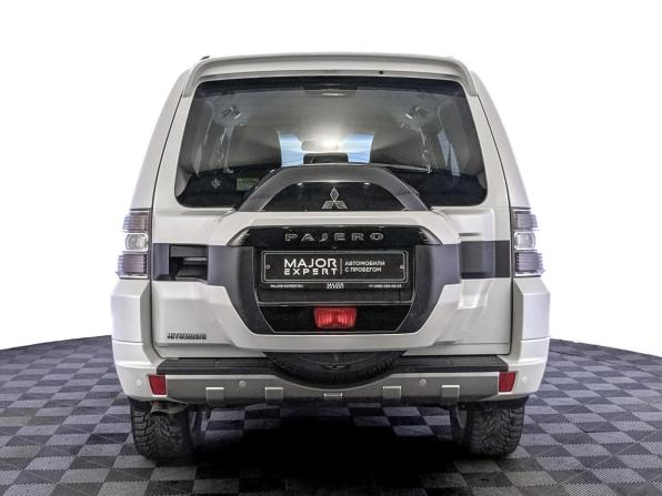 Mitsubishi Pajero IV Рестайлинг 2 с пробегом 2017 года, цена 3 125 000 рублей, 106953 км, внедорожник, Автокод Объявления