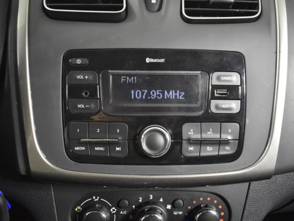 Renault Sandero II Рестайлинг с пробегом 2021 года, цена 1 229 100 рублей, 72033 км, хэтчбек, Автокод Объявления