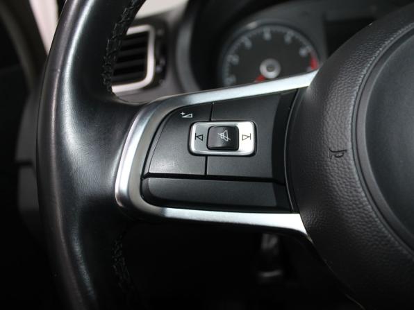 Volkswagen Polo V Рестайлинг с пробегом 2019 года, цена 1 259 900 рублей, 140549 км, седан, Автокод Объявления