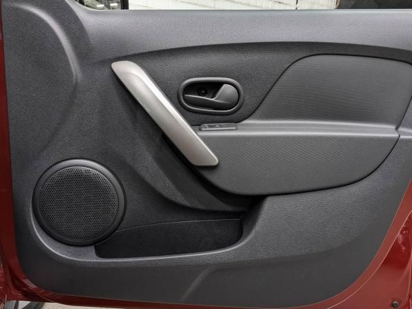 Renault Sandero II Рестайлинг с пробегом 2021 года, цена 1 590 000 рублей, 22038 км, хэтчбек, Автокод Объявления