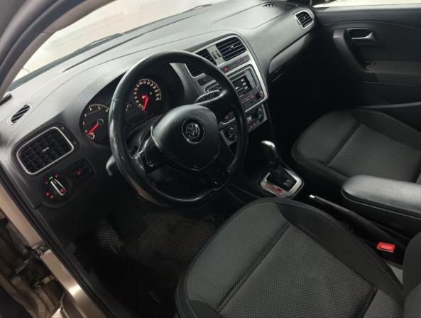 Volkswagen Polo V Рестайлинг с пробегом 2015 года, цена 799 000 рублей, 250000 км, седан, Автокод Объявления