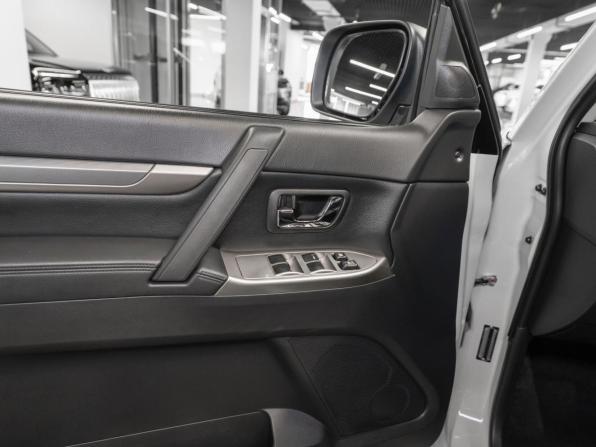 Mitsubishi Pajero IV Рестайлинг 2 с пробегом 2021 года, цена 3 790 000 рублей, 94800 км, внедорожник, Автокод Объявления
