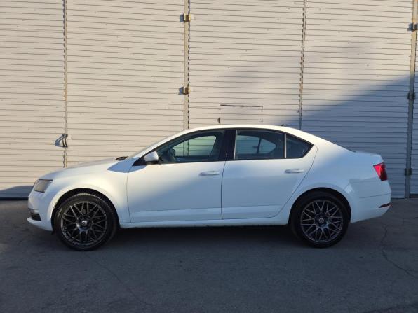Skoda Octavia III (A7) Рестайлинг с пробегом 2019 года, цена 1 207 000 рублей, 150348 км, лифтбек, Автокод Объявления