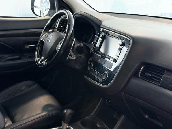 Mitsubishi Outlander III Рестайлинг 2 с пробегом 2016 года, цена 2 415 000 рублей, 107051 км, внедорожник, Автокод Объявления
