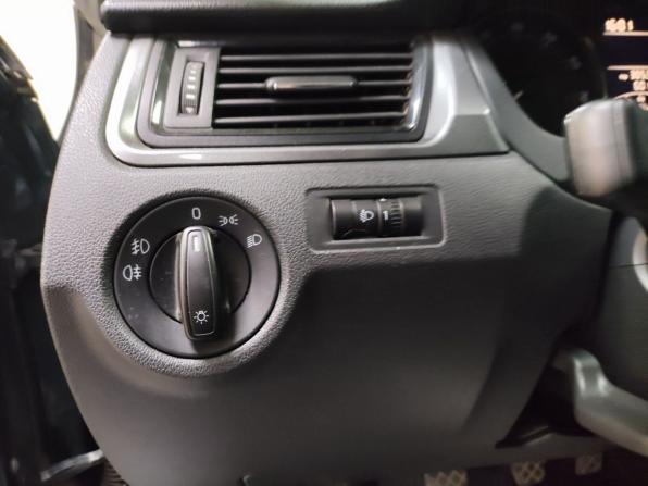 Skoda Rapid I с пробегом 2015 года, цена 729 000 рублей, 60127 км, лифтбек, Автокод Объявления