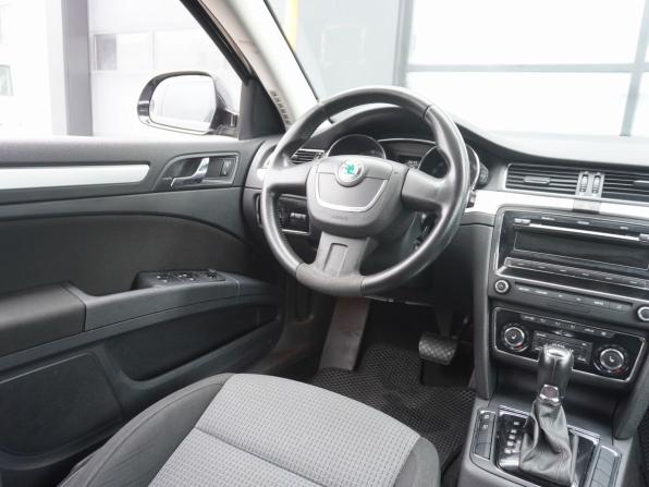 Skoda Superb II Рестайлинг с пробегом 2013 года, цена 970 000 рублей, 174914 км, лифтбек, Автокод Объявления