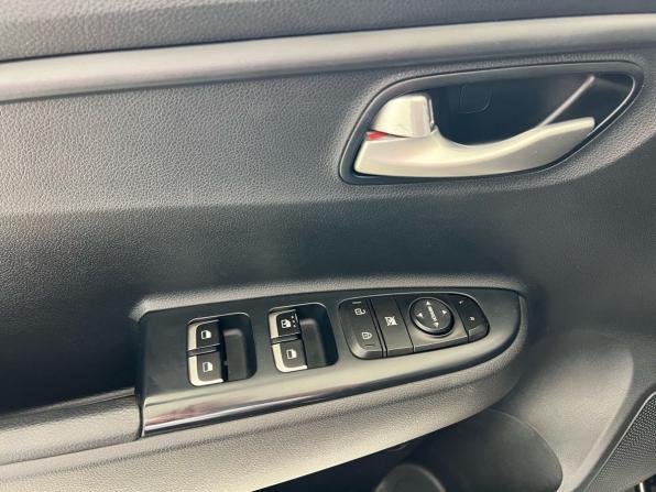 Kia Rio IV Рестайлинг с пробегом 2021 года, цена 1 549 000 рублей, 107263 км, хэтчбек, Автокод Объявления