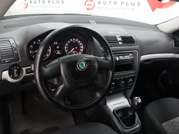 Skoda Octavia II (A5) Рестайлинг с пробегом 2010 года, цена 699 000 рублей, 305500 км, лифтбек, Автокод Объявления