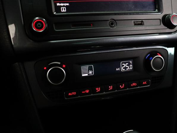Volkswagen Polo V Рестайлинг с пробегом 2019 года, цена 1 219 000 рублей, 102719 км, седан, Автокод Объявления