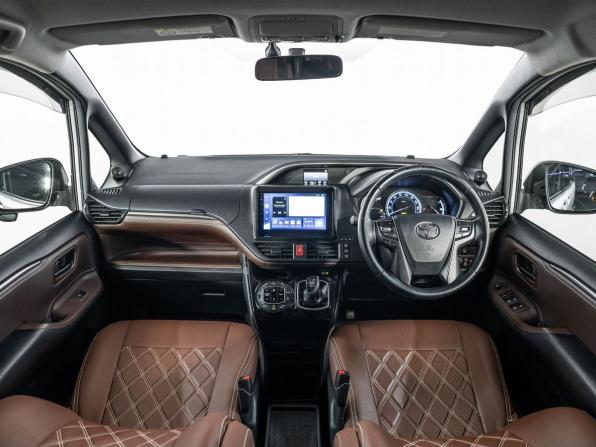 Toyota Voxy III (R80) с пробегом 2014 года, цена 1 900 000 рублей, 163329 км, минивэн, Автокод Объявления