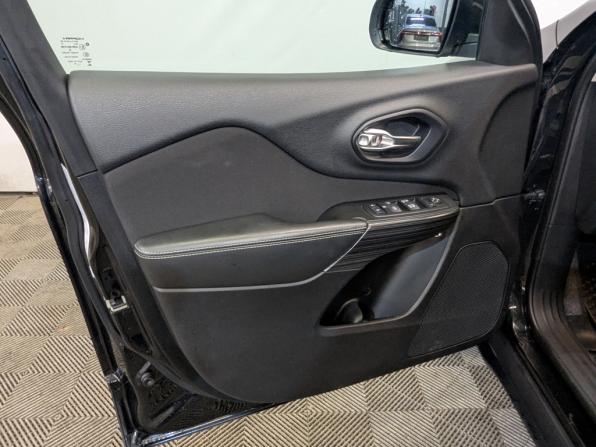 Jeep Cherokee V (KL) с пробегом 2014 года, цена 1 850 000 рублей, 113676 км, внедорожник, Автокод Объявления