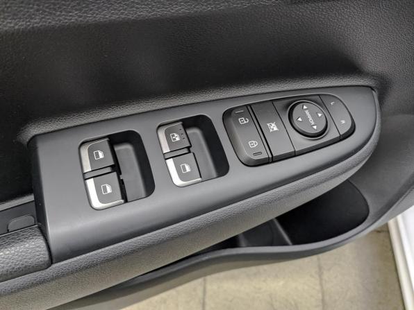 Kia Rio IV Рестайлинг с пробегом 2021 года, цена 1 640 000 рублей, 57227 км, седан, Автокод Объявления