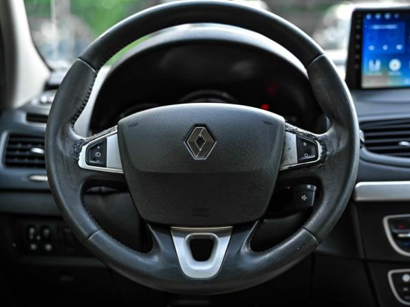 Renault Megane III с пробегом 2010 года, цена 580 000 рублей, 222228 км, хэтчбек, Автокод Объявления