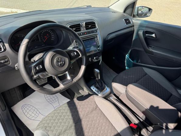 Volkswagen Polo V Рестайлинг с пробегом 2018 года, цена 955 000 рублей, 115000 км, седан, Автокод Объявления