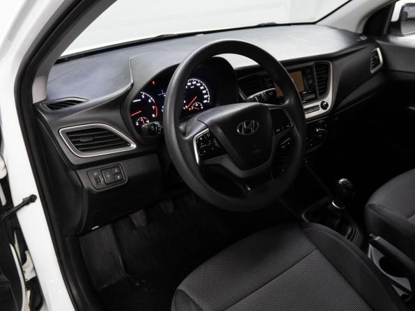 Hyundai Solaris II с пробегом 2018 года, цена 850 000 рублей, 204677 км, седан, Автокод Объявления