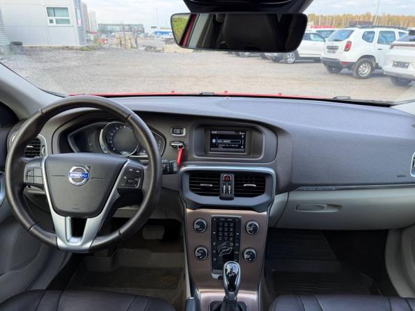 Volvo V40 Cross Country I с пробегом 2015 года, цена 1 300 000 рублей, 177000 км, хэтчбек, Автокод Объявления