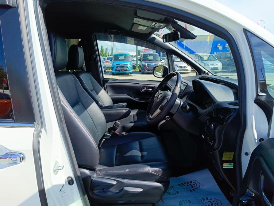 Toyota Esquire I Рестайлинг Тюмень  - изображение 9
