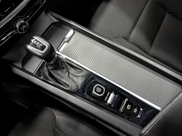 Volvo V60 Cross Country II с пробегом 2021 года, цена 4 165 000 рублей, 49003 км, универсал, Автокод Объявления