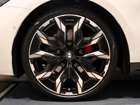 BMW 5 серии VIII (G60/G61/G68) с пробегом 2023 года, цена 8 290 000 рублей, 6710 км, седан, Автокод Объявления