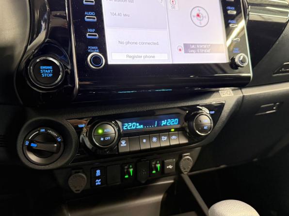 Toyota Hilux VIII Рестайлинг 2 с пробегом 2025 года, цена 7 175 000 рублей, 85 км, пикап, Автокод Объявления