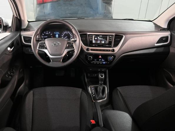 Hyundai Solaris II с пробегом 2017 года, цена 1 329 000 рублей, 102557 км, седан, Автокод Объявления