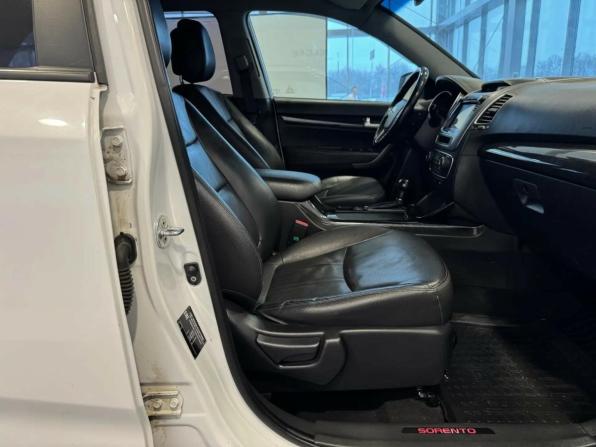 Kia Sorento II Рестайлинг с пробегом 2017 года, цена 1 739 000 рублей, 273542 км, внедорожник, Автокод Объявления