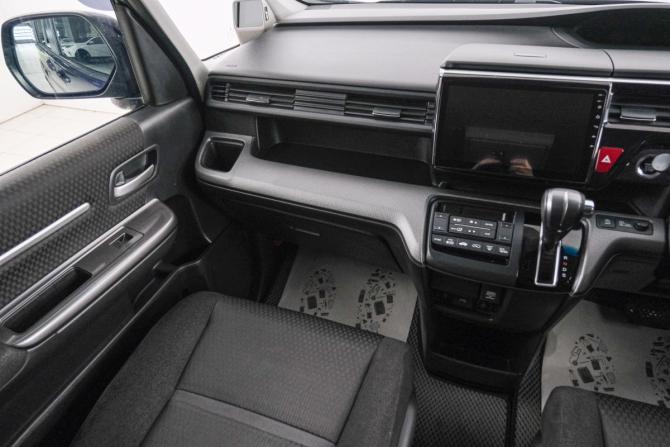 Honda Stepwgn V Рестайлинг с пробегом 2018 года, цена 2 249 000 рублей, 80000 км, минивэн, Автокод Объявления