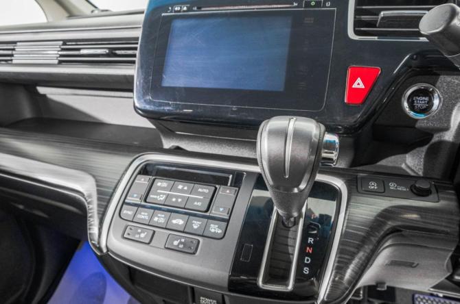 Honda Stepwgn V с пробегом 2015 года, цена 2 099 000 рублей, 94000 км, минивэн, Автокод Объявления