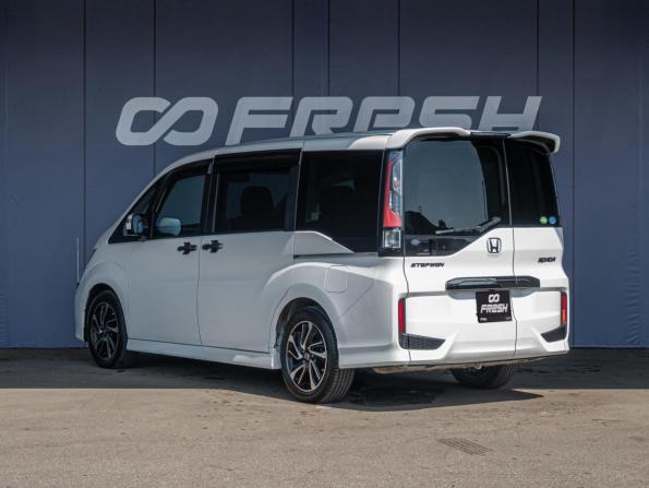 Honda Stepwgn V с пробегом 2016 года, цена 2 080 000 рублей, 120124 км, минивэн, Автокод Объявления