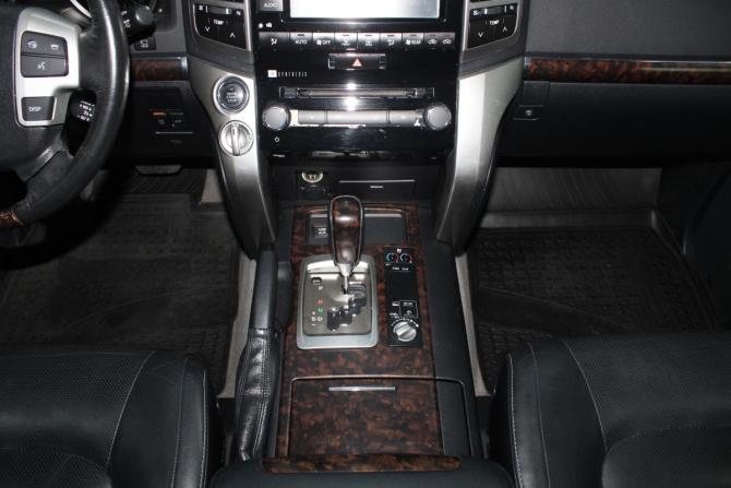 Toyota Land Cruiser 200 Series Рестайлинг 1 с пробегом 2015 года, цена 3 800 000 рублей, 172990 км, внедорожник, Автокод Объявления
