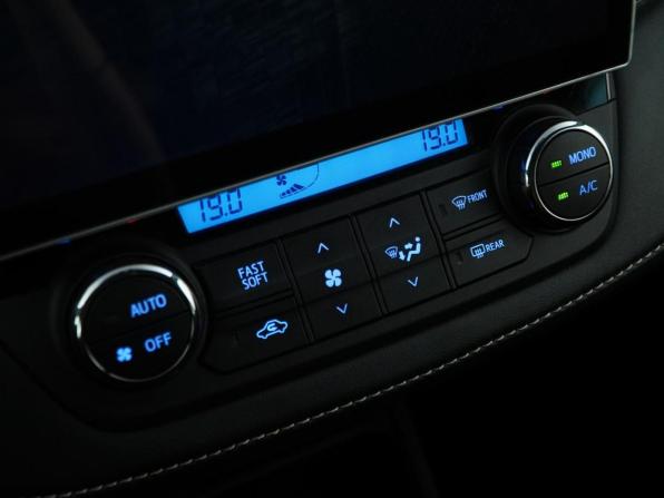 Toyota RAV4 IV (XA40) Рестайлинг с пробегом 2016 года, цена 2 649 077 рублей, 121292 км, внедорожник, Автокод Объявления