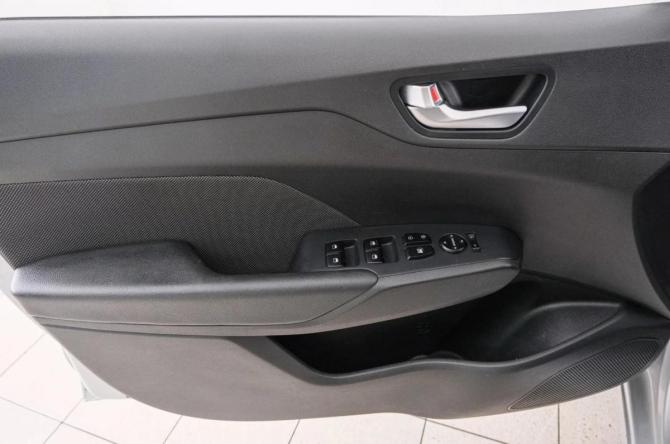 Hyundai Solaris II с пробегом 2018 года, цена 1 259 000 рублей, 170473 км, седан, Автокод Объявления