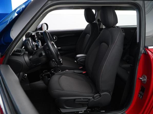 Mini Hatch III (F55/F56) с пробегом 2018 года, цена 1 599 077 рублей, 130540 км, хэтчбек, Автокод Объявления
