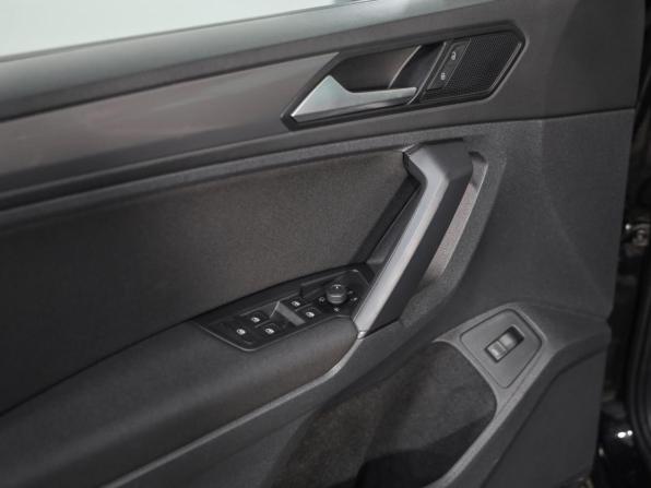 Volkswagen Tiguan II с пробегом 2019 года, цена 2 499 000 рублей, 95672 км, внедорожник, Автокод Объявления
