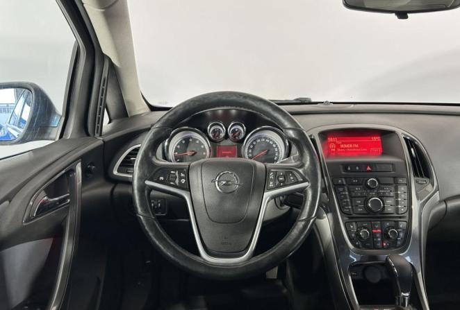 Opel Astra J Рестайлинг с пробегом 2013 года, цена 970 000 рублей, 229046 км, хэтчбек, Автокод Объявления