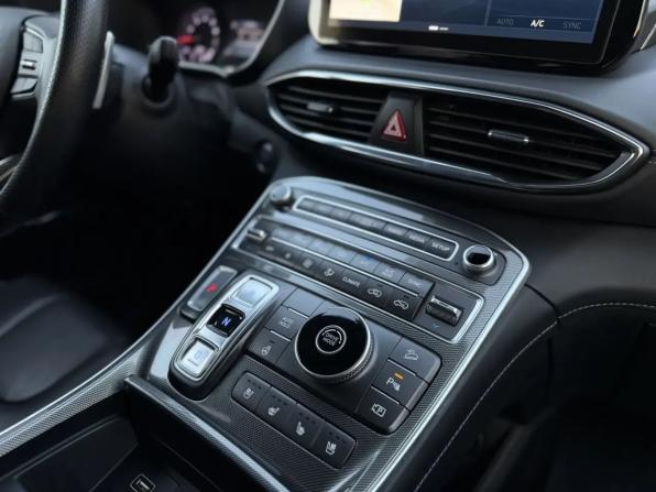 Hyundai Santa Fe IV Рестайлинг с пробегом 2023 года, цена 3 818 000 рублей, 58864 км, внедорожник, Автокод Объявления
