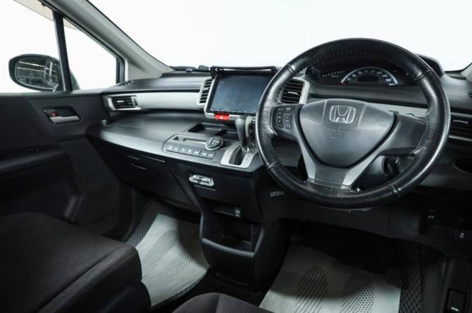 Honda Freed I Рестайлинг с пробегом 2013 года, цена 1 099 000 рублей, 114970 км, компактвэн, Автокод Объявления