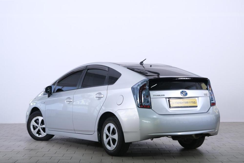 Toyota Prius III Рестайлинг (XW30) Омск  - изображение 5