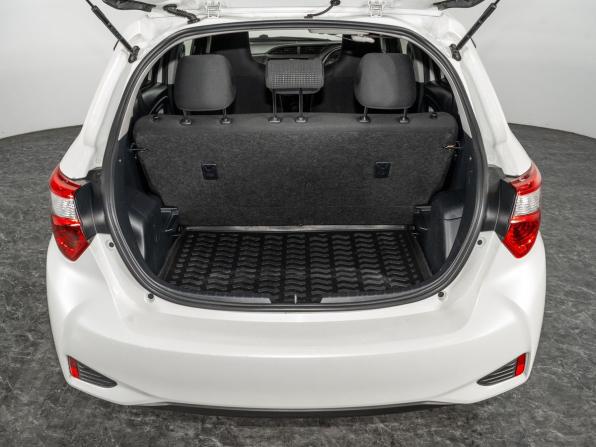 Toyota Vitz III (XP130) Рестайлинг 2 с пробегом 2019 года, цена 930 300 рублей, 77800 км, хэтчбек, Автокод Объявления