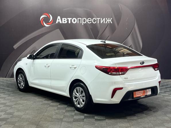 Kia Rio IV с пробегом 2017 года, цена 1 215 000 рублей, 64000 км, седан, Автокод Объявления