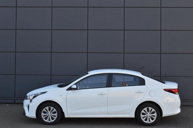 Kia Rio IV Рестайлинг с пробегом 2020 года, цена 1 460 000 рублей, 76051 км, седан, Автокод Объявления