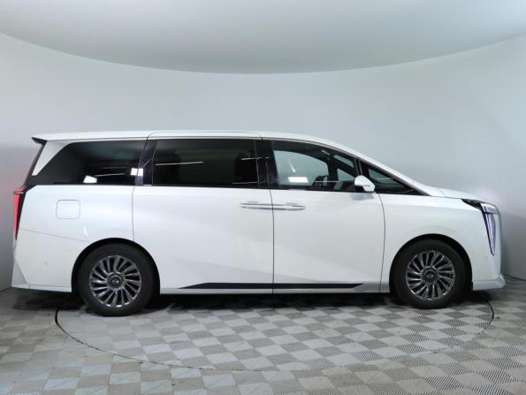 GAC M8 с пробегом 2023 года, цена 4 100 000 рублей, 37525 км, минивэн, Автокод Объявления