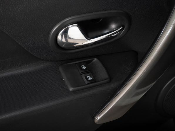 Renault Sandero II Рестайлинг с пробегом 2018 года, цена 948 000 рублей, 82876 км, хэтчбек, Автокод Объявления