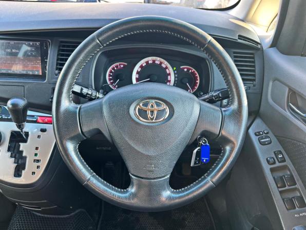Toyota ISis I с пробегом 2009 года, цена 1 030 000 рублей, 211586 км, минивэн, Автокод Объявления