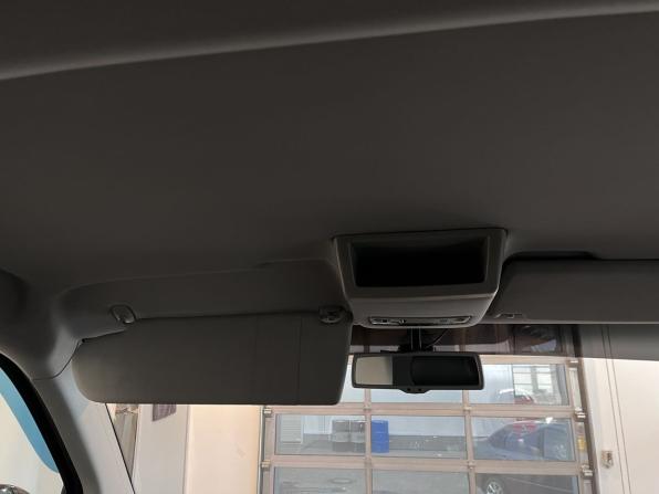 Volkswagen Caravelle T5 Рестайлинг с пробегом 2012 года, цена 2 180 000 рублей, 385217 км, минивэн, Автокод Объявления