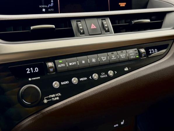 Lexus ES VII с пробегом 2020 года, цена 4 378 000 рублей, 56681 км, седан, Автокод Объявления