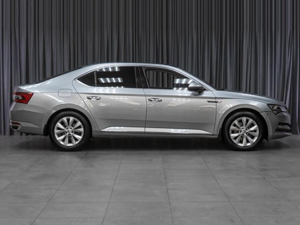 Skoda Superb III Рестайлинг с пробегом 2021 года, цена 2 529 000 рублей, 93004 км, лифтбек, Автокод Объявления
