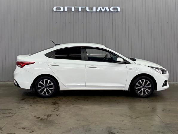 Hyundai Solaris II с пробегом 2018 года, цена 1 047 000 рублей, 99114 км, седан, Автокод Объявления