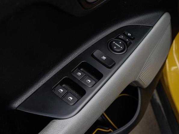 Kia Stonic I с пробегом 2018 года, цена 1 620 000 рублей, 100000 км, внедорожник, Автокод Объявления