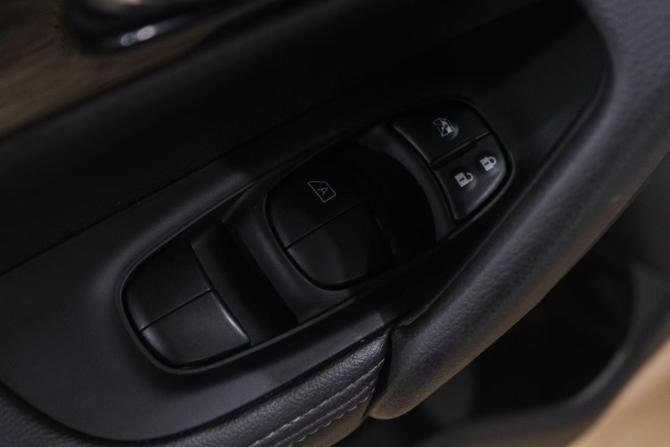 Nissan Qashqai II с пробегом 2018 года, цена 1 909 000 рублей, 70000 км, внедорожник, Автокод Объявления